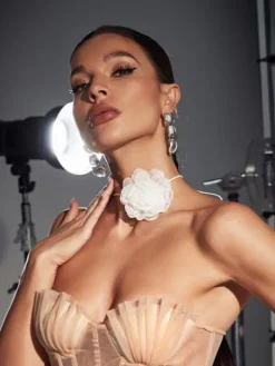 Necklaces*Mew Mews Fashion Rosie White Flower Mesh Choker